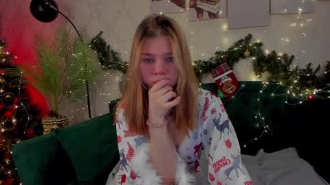 Snapshot of sylviarussell chatting on January 4, 5:48 am Sylvia online show from January 4, 5:48 am