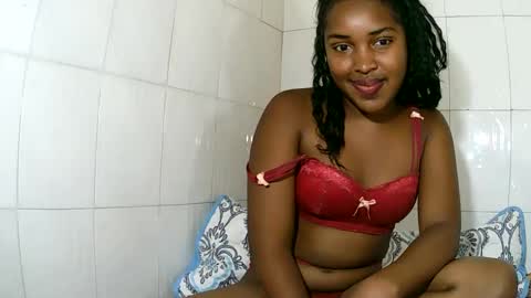 sylviasexy27 online show from February 18, 7:10 pm