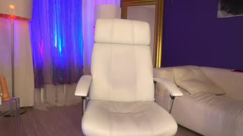 Snapshot of tais_athena chatting on January 17, 10:34 pm Margo online show from January 17, 10:34 pm