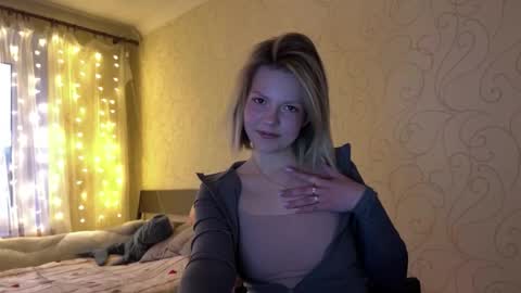 Mia online show from April 29, 6:02 pm