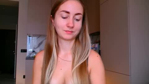  Kira  online show from November 26, 9:10 am