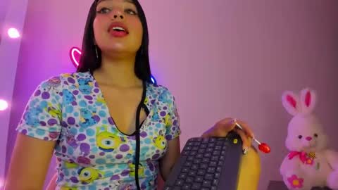 Snapshot of tamara_marquez chatting on September 22, 3:32 pm SOFIA  online show from September 22, 3:32 pm