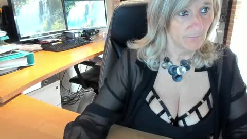 Snapshot of tammy4camfun chatting on January 31, 9:37 am Tammy online show from January 31, 9:37 am