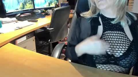 Snapshot of tammy4camfun chatting on December 14, 2:10 pm Tammy online show from December 14, 2:10 pm