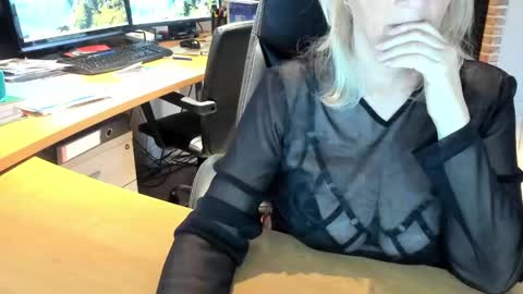Snapshot of tammy4camfun chatting on December 18, 11:56 am Tammy online show from December 18, 11:56 am