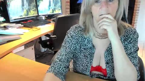 Snapshot of tammy4camfun chatting on January 8, 9:32 am Tammy online show from January 8, 9:32 am