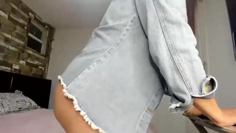 taniabonnet  online show from February 18, 11:52 pm