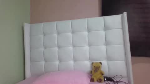 Snapshot of tannia004 chatting on December 23, 2:39 pm tania online show from December 23, 2:39 pm