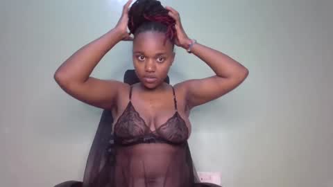 Snapshot of tannia004 chatting on December 18, 8:25 pm tania online show from December 18, 8:25 pm