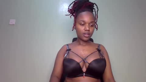 Snapshot of tannia004 chatting on December 19, 10:24 am tania online show from December 19, 10:24 am