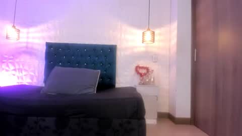 tara_dl online show from July 28, 4:39 pm