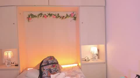  T A R A  online show from October 3, 4:39 am