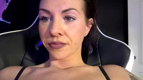 tastemecaroline online show from December 17, 2:06 am