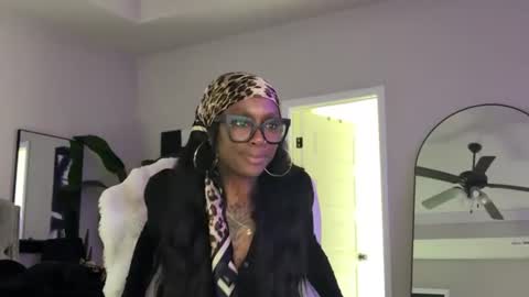 Tatted Queen online show from June 12, 5:32 pm