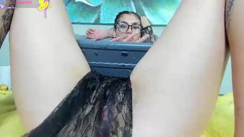 tattoedlexi_ online show from July 1, 10:26 am