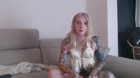 tattoobbgirl online show from October 17, 6:55 pm