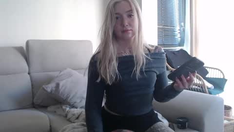 tattoobbgirl online show from October 6, 12:00 pm