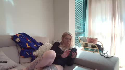 tattoobbgirl online show from June 6, 3:18 pm