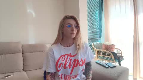 tattoobbgirl online show from June 15, 3:01 pm