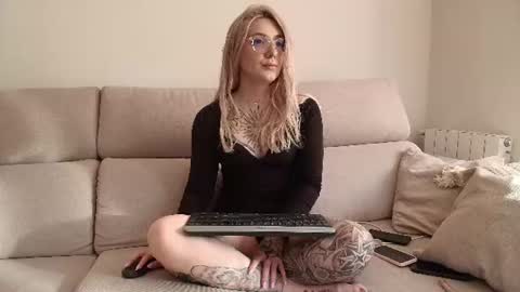 tattoobbgirl online show from July 25, 4:25 pm