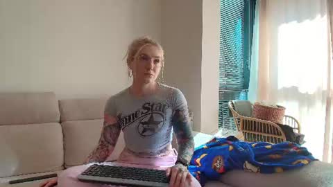 tattoobbgirl online show from June 12, 3:53 pm