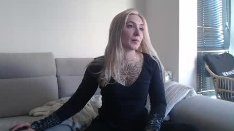 tattoobbgirl online show from October 7, 12:09 pm