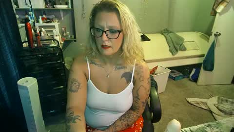 Snapshot of tattooeddirtyteacher chatting on February 21, 1:00 pm Lisa Lovely online show from February 21, 1:00 pm