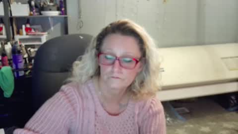 Snapshot of tattooeddirtyteacher chatting on February 7, 7:27 pm Lisa Lovely online show from February 7, 7:27 pm