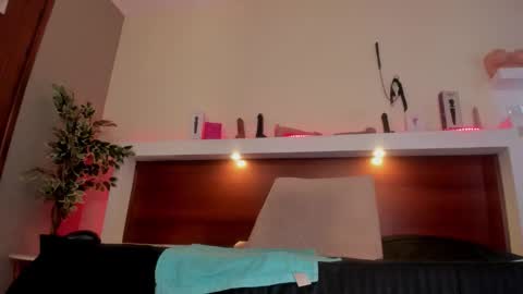 Taylor online show from March 9, 5:05 pm