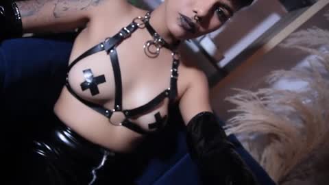 Taylor online show from November 6, 8:04 pm