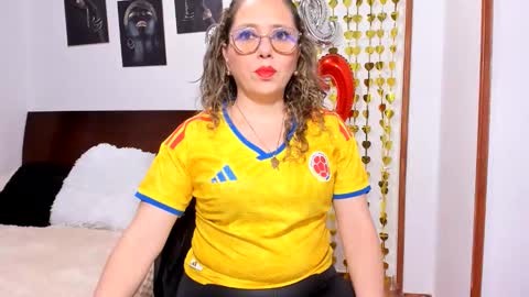 taylorhot72_ online show from June 7, 11:55 pm