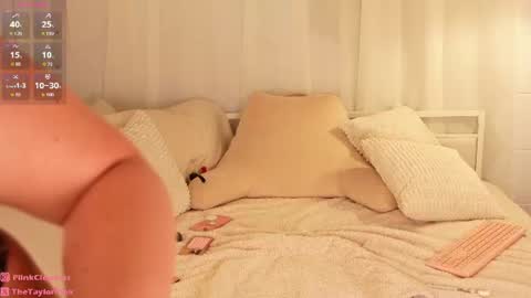 Taylor Pink online show from June 19, 11:08 pm