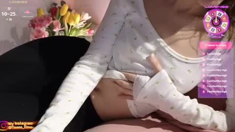 Snapshot of tease_me__ chatting on February 24, 6:26 pm Em online show from February 24, 6:26 pm
