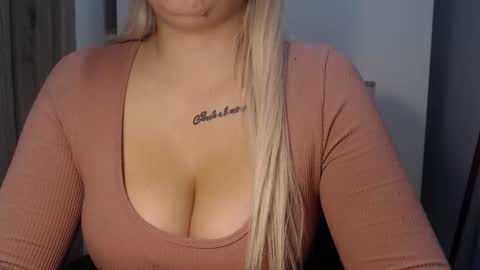 Teeyara  online show from September 28, 7:47 am