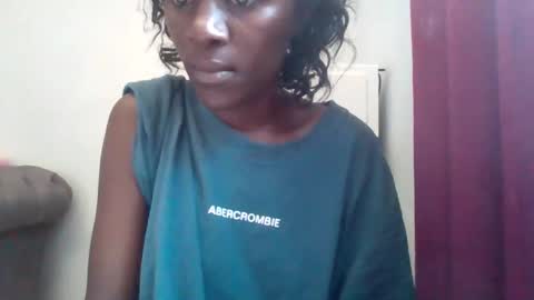 Snapshot of temptiebony69 chatting on October 1, 9:14 am temptiebony69 online show from October 1, 9:14 am