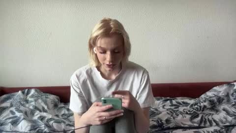 Anna online show from March 2, 7:15 am