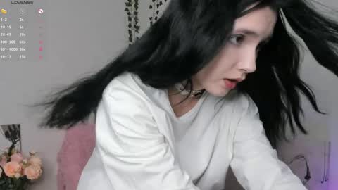 Caroline online show from May 30, 5:21 pm