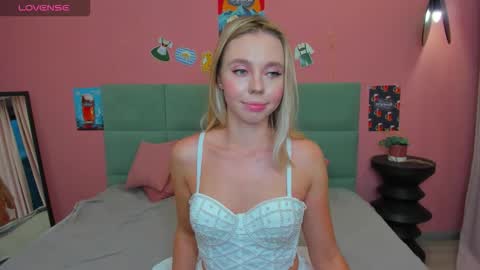 Snapshot of tessaadorable chatting on September 22, 1:37 am Tessa 3 online show from September 22, 1:37 am