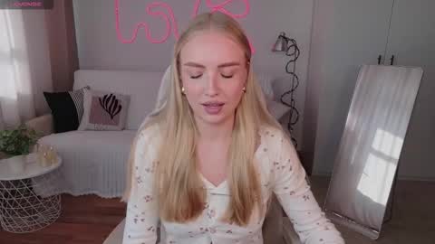 TessaHamilton online show from March 15, 9:55 am