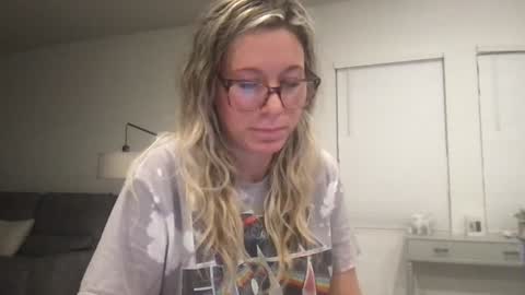 Snapshot of texas_blonde chatting on October 3, 12:38 am Daphne Summers online show from October 3, 12:38 am