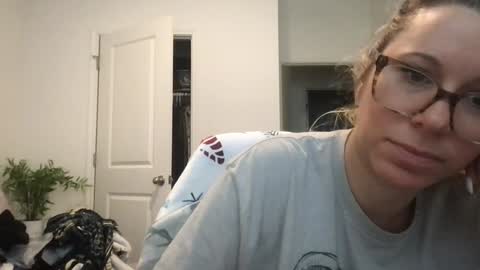 Snapshot of texas_blonde chatting on October 6, 3:07 pm Daphne Summers online show from October 6, 3:07 pm