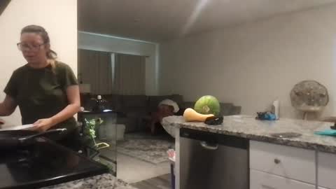 Daphne Summers online show from April 15, 6:19 pm