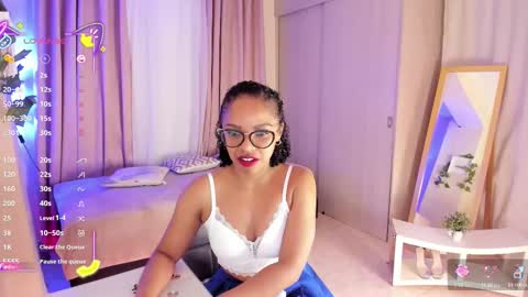 Snapshot of thais_dreams chatting on September 16, 12:46 pm Thais online show from September 16, 12:46 pm
