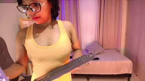 Snapshot of thais_dreams chatting on February 25, 12:16 pm Thais online show from February 25, 12:16 pm