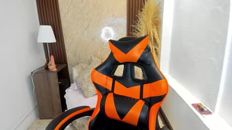 Snapshot of thais_kim chatting on October 18, 1:03 pm Sweet Thais online show from October 18, 1:03 pm