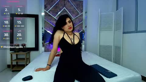 Snapshot of thamara_angells chatting on September 28, 3:02 am Thamara online show from September 28, 3:02 am