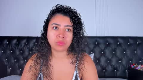 Snapshot of thara_webstter chatting on September 25, 12:04 pm thara webstter online show from September 25, 12:04 pm