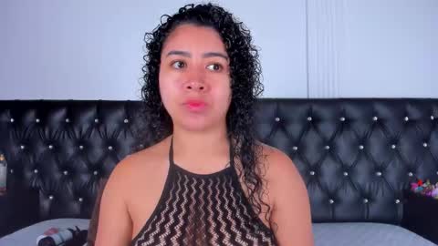 Snapshot of thara_webstter chatting on September 24, 11:53 am thara webstter online show from September 24, 11:53 am