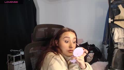 Snapshot of thatgirl2003 chatting on October 9, 11:47 am online show from October 9, 11:47 am