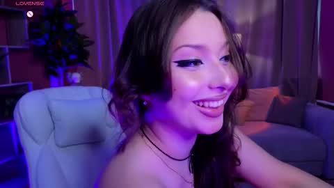 Snapshot of thebbylu chatting on September 24, 1:10 pm Lucy online show from September 24, 1:10 pm